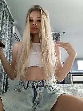 Snapshot of -RIVIERA- chatting on October 28, 2025, 6:34 am -RIVIERA- online show from October 28, 2025, 6:34 am