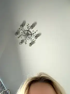 Snapshot of -RIVIERA- chatting on December 14, 2025, 9:59 am -RIVIERA- online show from December 14, 2025, 9:59 am