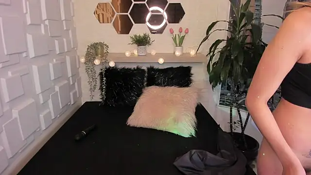 Esteff  o2 online show from February 3, 2025, 7:52 pm