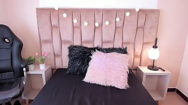 Esteff  o2 online show from March 8, 2025, 7:42 pm