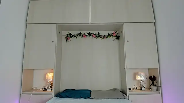 KendallRosse1 online show from March 11, 2026, 12:10 pm