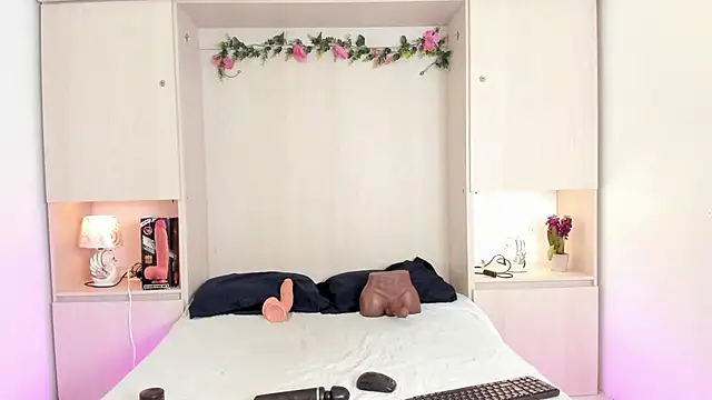 KendallRosse1 online show from December 1, 2025, 12:28 pm