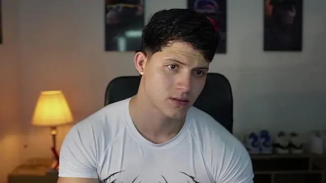 Snapshot of Hazzan_Velez chatting on October 16, 2025, 10:40 pm Hazzan Velez online show from October 16, 2025, 10:40 pm