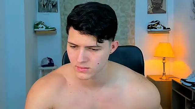 Snapshot of Hazzan_Velez chatting on December 2, 2024, 11:24 pm Hazzan Velez online show from December 2, 2024, 11:24 pm