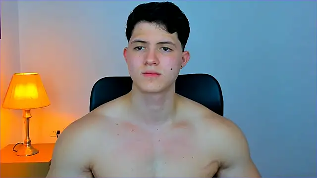 Snapshot of Hazzan_Velez chatting on February 25, 2025, 11:48 pm Hazzan Velez online show from February 25, 2025, 11:48 pm