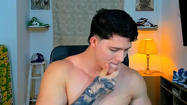 Snapshot of Hazzan_Velez chatting on January 21, 2025, 3:37 am Hazzan Velez online show from January 21, 2025, 3:37 am