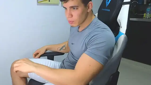 Snapshot of Ethanstill1 chatting on February 4, 2025, 3:00 am Ethanstill1 online show from February 4, 2025, 3:00 am