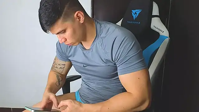 Snapshot of Ethanstill1 chatting on December 7, 2024, 5:37 pm Ethanstill1 online show from December 7, 2024, 5:37 pm