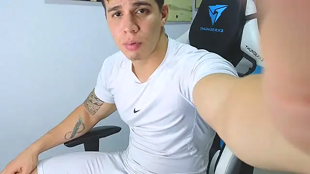 Snapshot of Ethanstill1 chatting on February 5, 2025, 2:19 am Ethanstill1 online show from February 5, 2025, 2:19 am