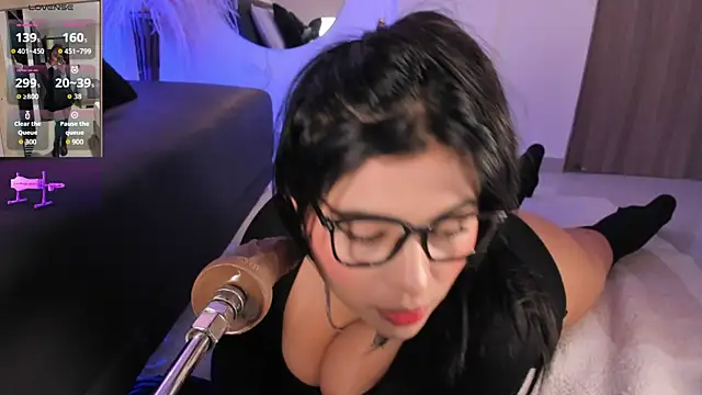 Danna adams01 online show from May 27, 2026, 7:43 pm