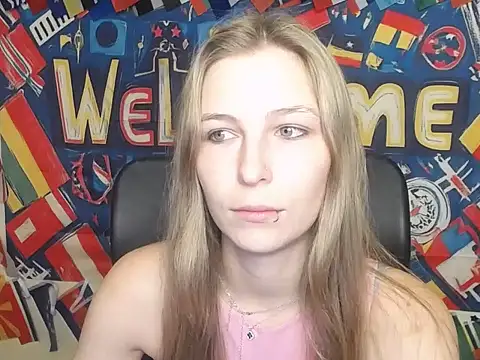 Snapshot of StrangerGi chatting on July 13, 2026, 6:13 am StrangerGi online show from July 13, 2026, 6:13 am