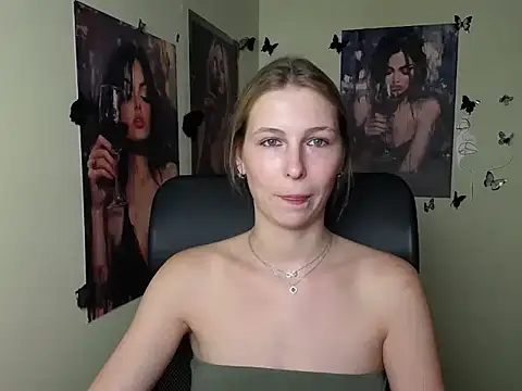 Snapshot of StrangerGi chatting on July 17, 2026, 11:40 am StrangerGi online show from July 17, 2026, 11:40 am