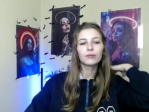 StrangerGi online show from November 5, 2025, 7:00 am