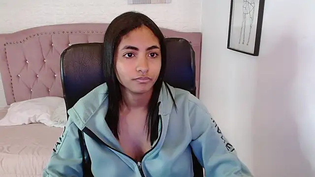 Snapshot of shaneelle chatting on November 12, 2025, 3:32 am shaneelle online show from November 12, 2025, 3:32 am