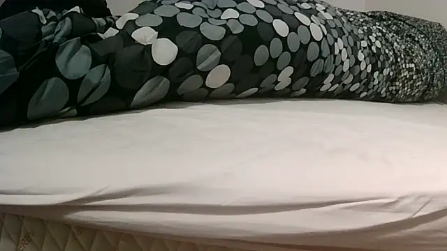 robertone80 online show from February 28, 2025, 6:54 am