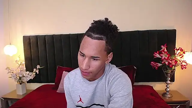 Snapshot of soft_attraction chatting on November 6, 2025, 8:02 pm soft attraction online show from November 6, 2025, 8:02 pm