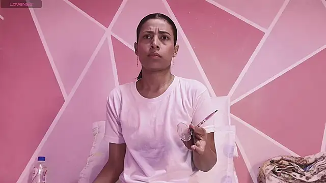 sara linares online show from December 3, 2025, 5:52 am