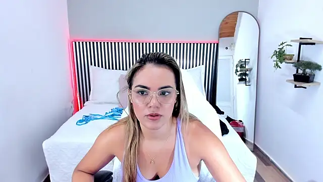 Snapshot of Stacey_white_ chatting on July 8, 2026, 7:36 pm Stacey white online show from July 8, 2026, 7:36 pm