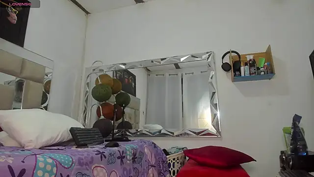 Snapshot of jadenf1 chatting on November 18, 2025, 10:07 am jadenf1 online show from November 18, 2025, 10:07 am