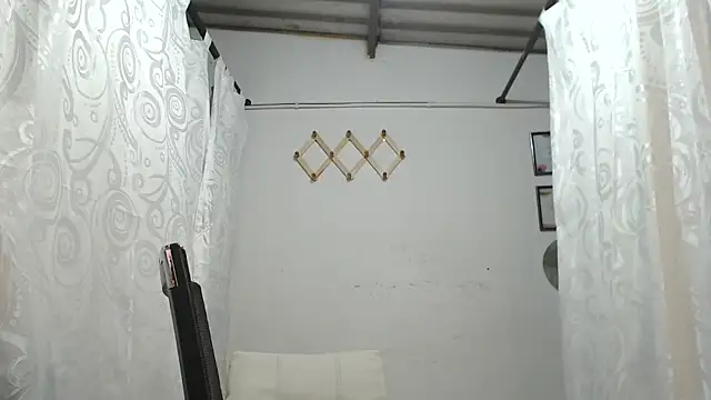 Snapshot of mia_donatto369 chatting on May 7, 2026, 1:54 am mia donatto369 online show from May 7, 2026, 1:54 am