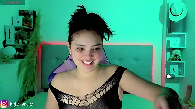 Kylie brokee online show from April 15, 2026, 9:04 pm