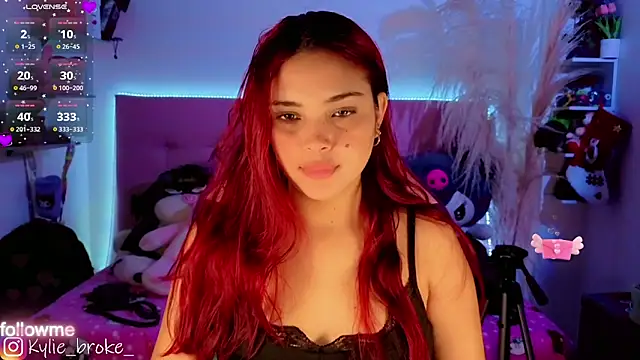 Snapshot of Kylie_brokee chatting on November 18, 2025, 10:02 pm Kylie brokee online show from November 18, 2025, 10:02 pm