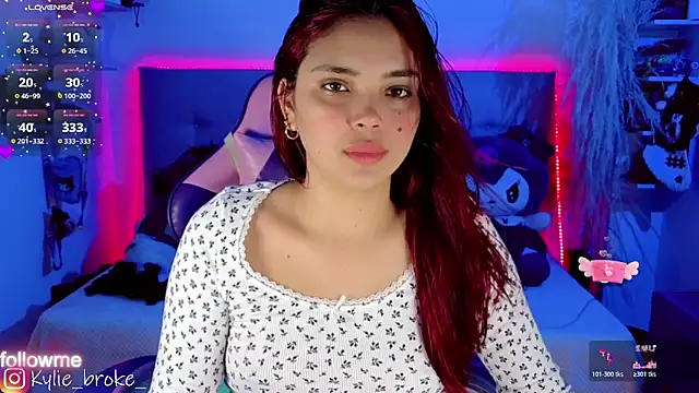 Snapshot of Kylie_brokee chatting on November 15, 2025, 9:08 pm Kylie brokee online show from November 15, 2025, 9:08 pm