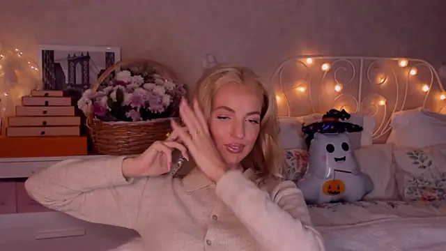Snapshot of aestetick chatting on October 18, 2025, 3:47 pm aestetick online show from October 18, 2025, 3:47 pm