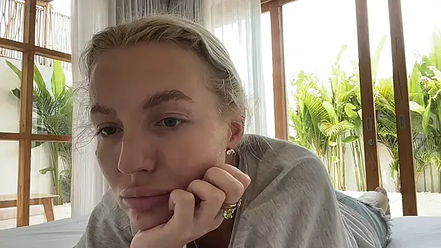 Snapshot of aestetick chatting on November 23, 2025, 5:50 am aestetick online show from November 23, 2025, 5:50 am