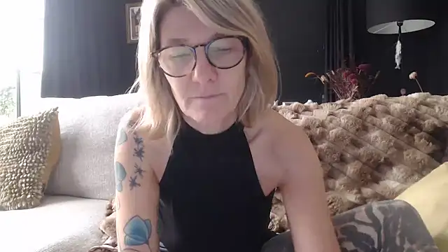 godinflower online show from October 28, 2025, 9:19 am