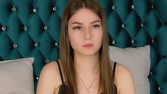 Snapshot of AliceMoreno chatting on December 19, 2025, 5:37 pm AliceMoreno online show from December 19, 2025, 5:37 pm