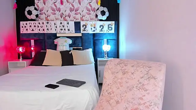 Snapshot of AmmyJones_ chatting on June 17, 2026, 7:02 pm AmmyJones online show from June 17, 2026, 7:02 pm