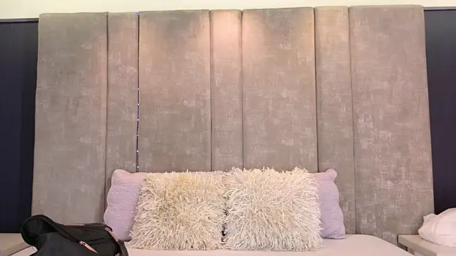 AmmyJones  online show from December 5, 2025, 8:06 pm