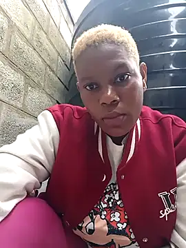 Snapshot of Broan_me chatting on November 16, 2025, 5:45 am Broan me online show from November 16, 2025, 5:45 am