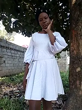 Snapshot of Broan_me chatting on October 27, 2025, 5:19 am Broan me online show from October 27, 2025, 5:19 am