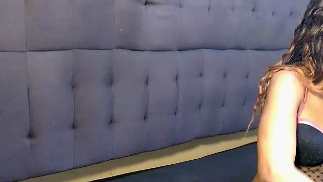 SpicyQueenxxxx online show from December 19, 2025, 6:54 pm