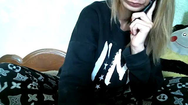 Snapshot of DennisXCaroll chatting on October 18, 2025, 6:48 am DennisXCaroll online show from October 18, 2025, 6:48 am