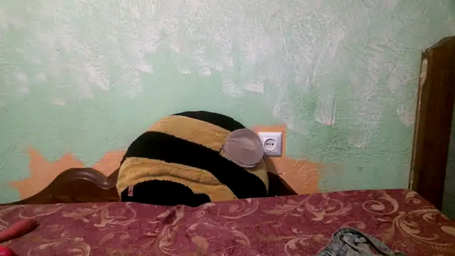 Snapshot of DennisXCaroll chatting on November 23, 2025, 8:35 am DennisXCaroll online show from November 23, 2025, 8:35 am