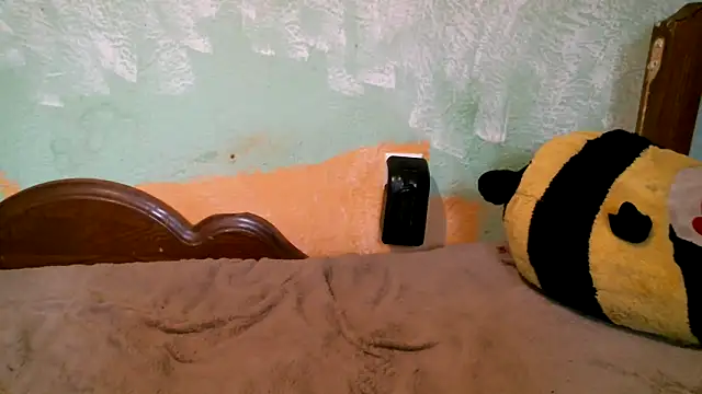 Snapshot of DennisXCaroll chatting on October 7, 2025, 6:47 am DennisXCaroll online show from October 7, 2025, 6:47 am