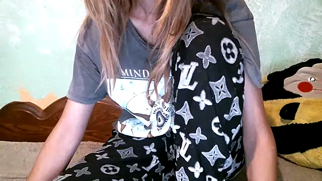 Snapshot of DennisXCaroll chatting on October 26, 2025, 5:52 am DennisXCaroll online show from October 26, 2025, 5:52 am