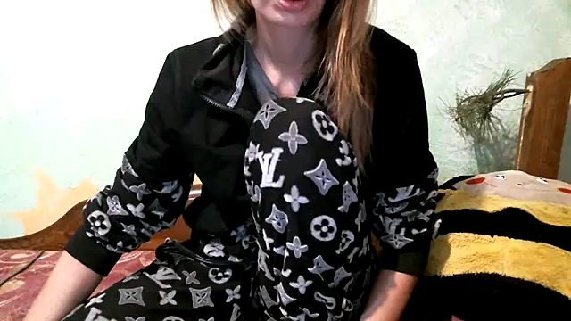 Snapshot of DennisXCaroll chatting on December 5, 2025, 5:39 am DennisXCaroll online show from December 5, 2025, 5:39 am