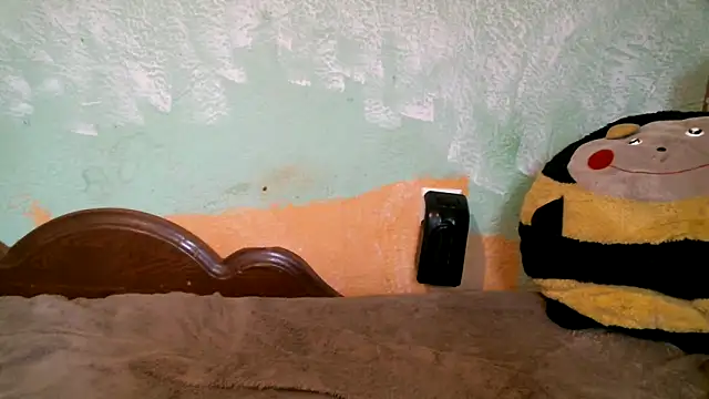 Snapshot of DennisXCaroll chatting on October 8, 2025, 8:05 am DennisXCaroll online show from October 8, 2025, 8:05 am