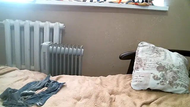 Snapshot of DennisXCaroll chatting on March 6, 2025, 11:36 am DennisXCaroll online show from March 6, 2025, 11:36 am