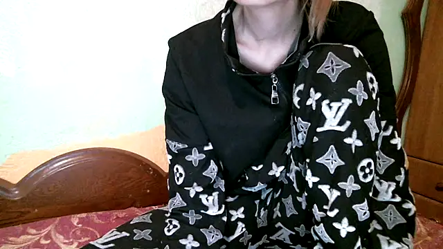 Snapshot of DennisXCaroll chatting on November 21, 2025, 7:07 am DennisXCaroll online show from November 21, 2025, 7:07 am