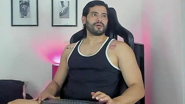 Snapshot of Dereck_vega chatting on July 3, 2026, 10:38 pm Dereck vega online show from July 3, 2026, 10:38 pm
