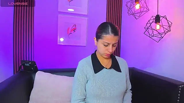 Nahiajhonson  online show from February 4, 2026, 12:55 pm