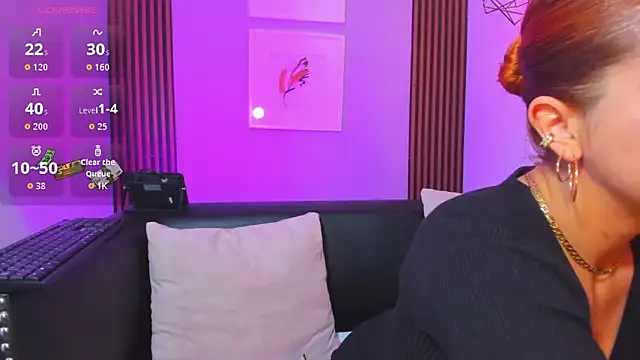 Nahiajhonson  online show from March 14, 2026, 12:22 pm