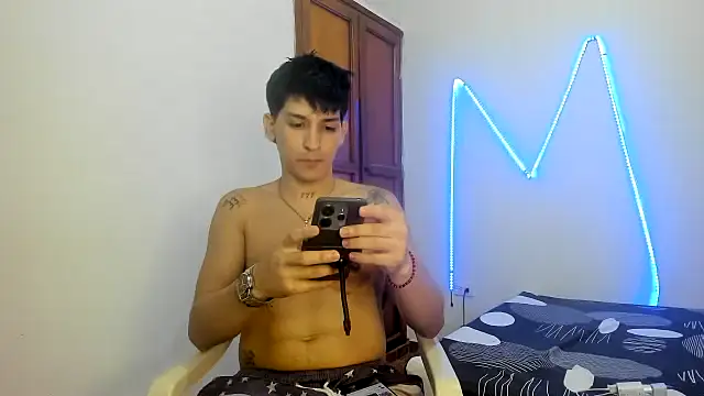 Snapshot of MasterSEX420 chatting on November 15, 2025, 2:32 pm MasterSEX420 online show from November 15, 2025, 2:32 pm