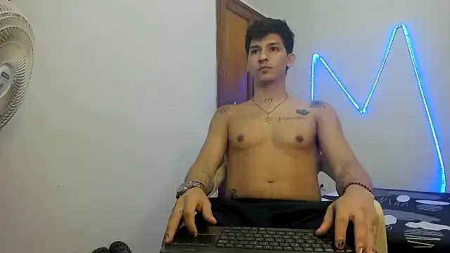 Snapshot of MasterSEX420 chatting on November 17, 2025, 2:10 pm MasterSEX420 online show from November 17, 2025, 2:10 pm