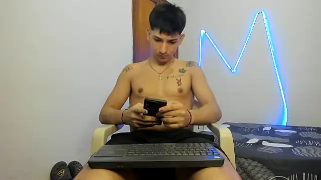 Snapshot of MasterSEX420 chatting on November 21, 2025, 1:43 pm MasterSEX420 online show from November 21, 2025, 1:43 pm